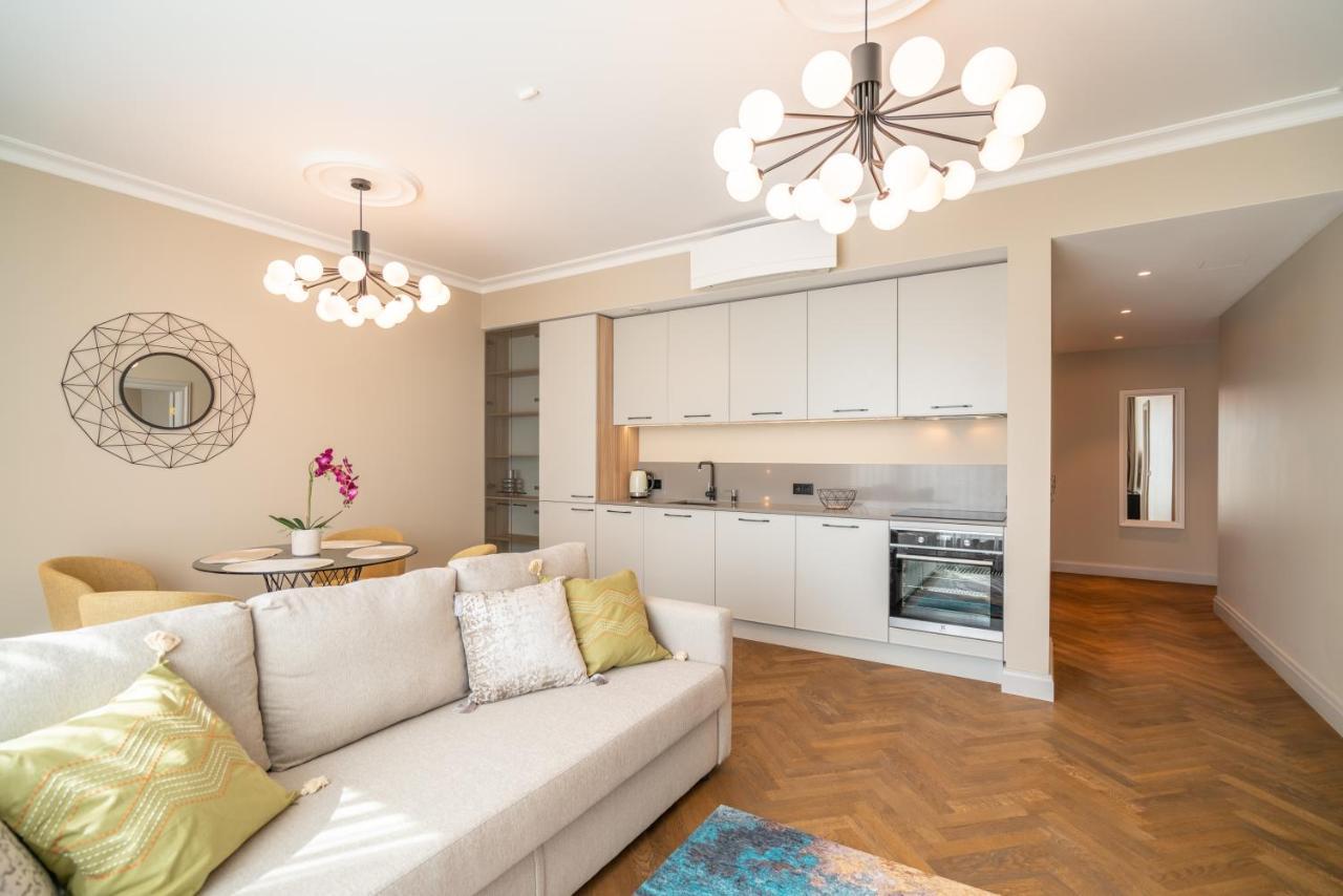 Easyrooms Dzirnavu Рига Екстер'єр фото